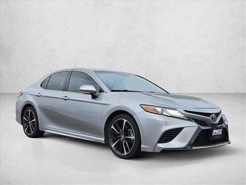 Used 2019 Toyota Camry XSE FWD image 3