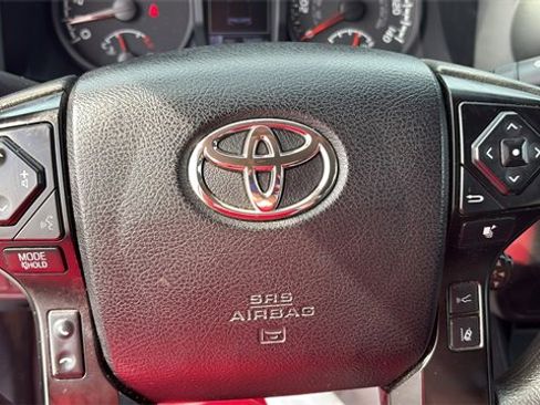 Used 2022 Toyota Tacoma SR image 17