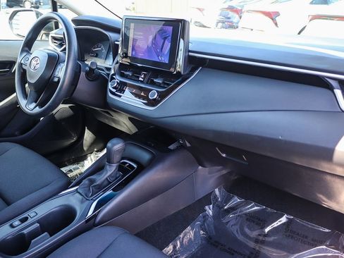 Used 2025 Toyota Corolla LE w/ LE Premium Package FWD image 19