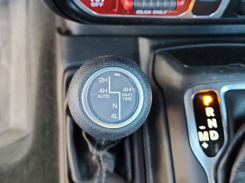 Used 2024 Jeep Wrangler Unlimited AWD/4WD image 25