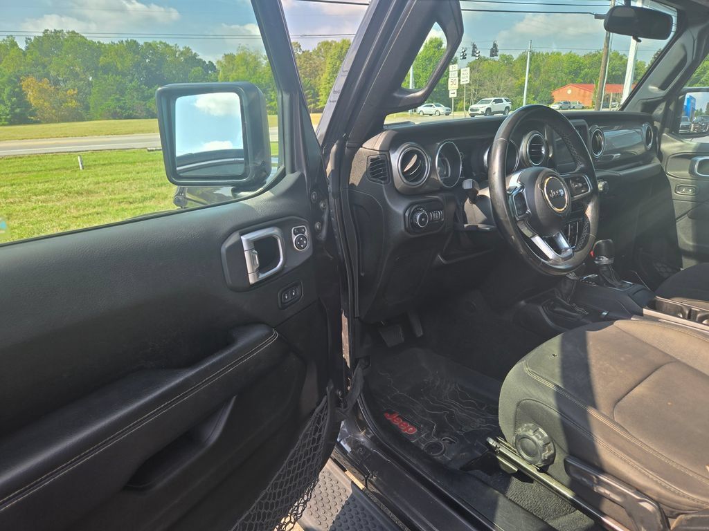 Used 2020 Jeep Wrangler Unlimited Sahara AWD/4WD image 6
