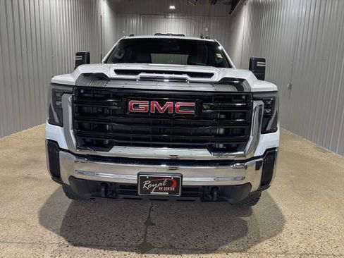 Used 2024 GMC Sierra 2500 Pro AWD/4WD image 9
