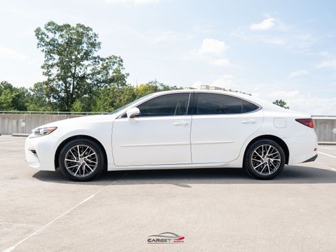 Used 2017 Lexus ES 350 w/ Luxury Package FWD image 4