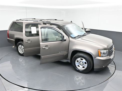 Used 2013 Chevrolet Suburban LT RWD image 37