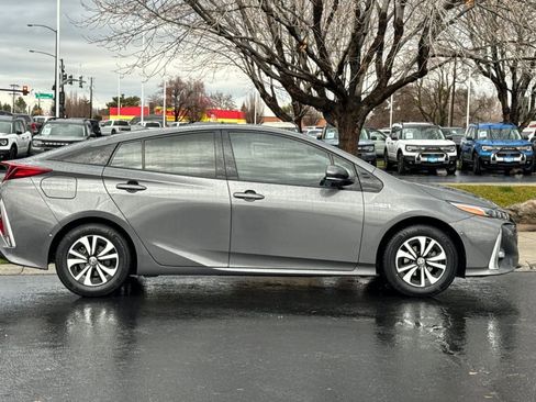 Used 2017 Toyota Prius Prime Advanced image 8