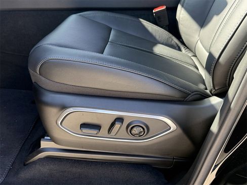 New 2025 Jeep Wagoneer L Series II w/ Convenience Group I image 13