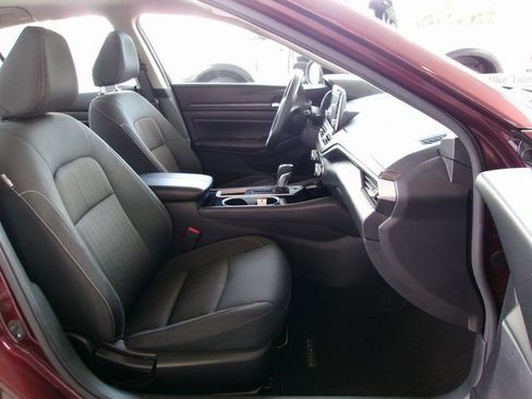 Used 2024 Nissan Altima 2.5 SV image 19