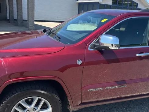 Used 2018 Jeep Grand Cherokee Overland AWD/4WD image 2