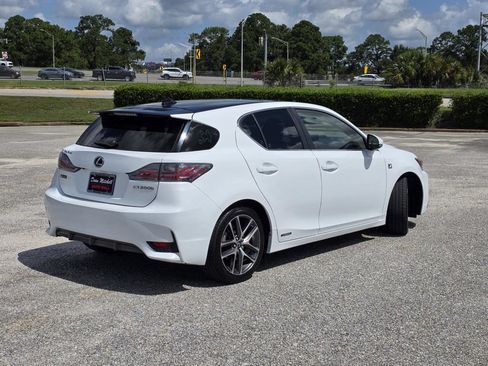 Used 2015 Lexus CT 200h w/ Navigation Package FWD image 5