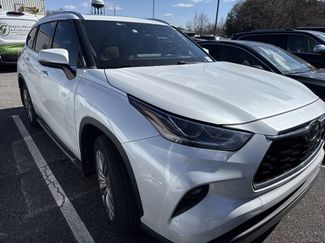 Used 2022 Toyota Highlander Platinum video 2