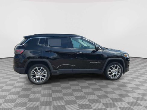 Used 2022 Jeep Compass Latitude w/ Sun and Sound Group AWD/4WD image 9
