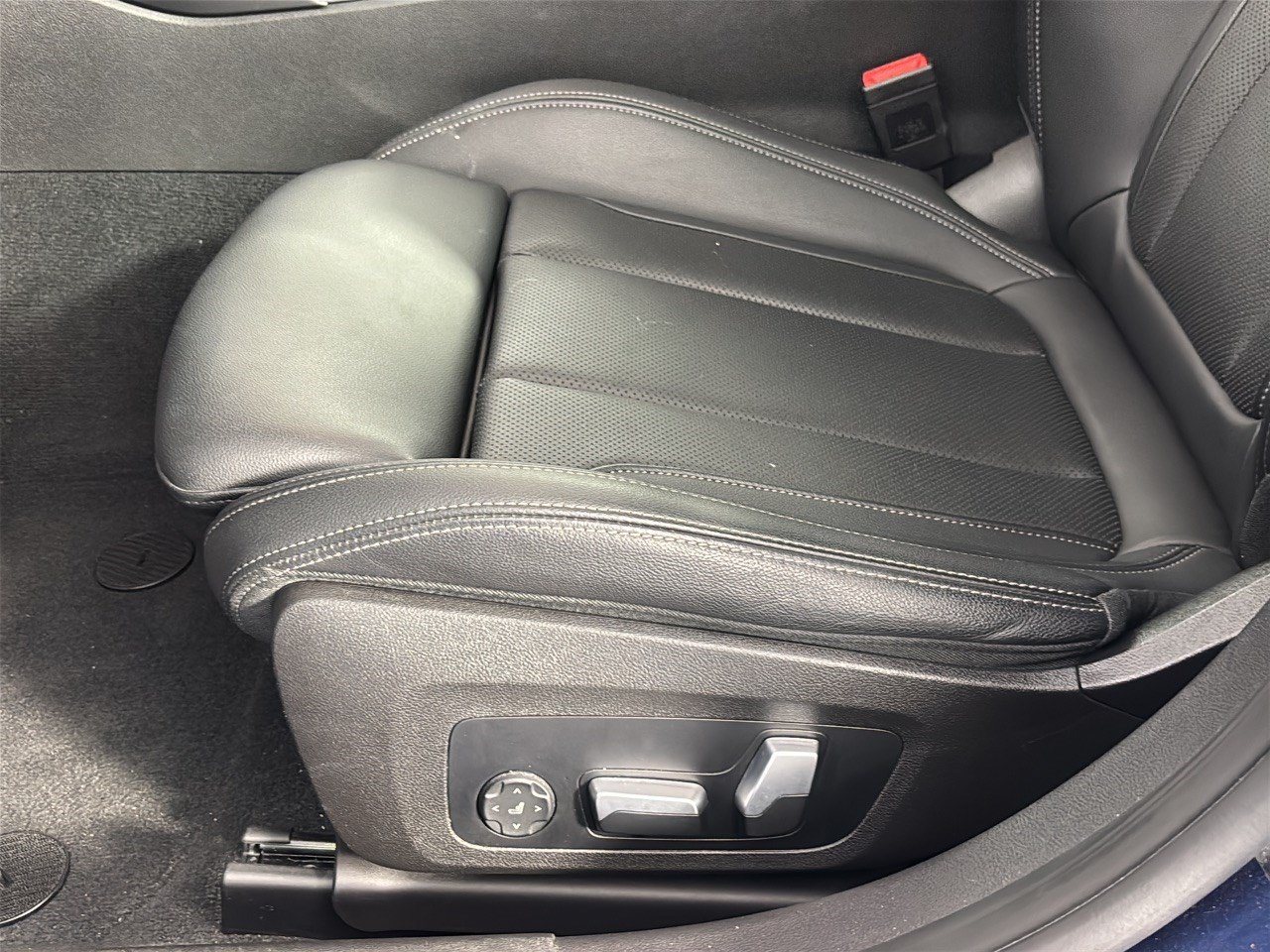 Certified 2023 BMW 330i Sedan w/ Driving Assistance Package RWD image 16
