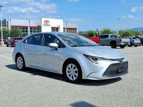 Used 2020 Toyota Corolla LE FWD image 2