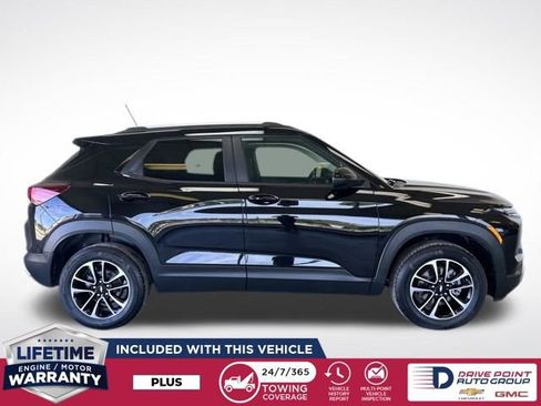 Used 2024 Chevrolet TrailBlazer LT w/ Convenience Package AWD/4WD image 2
