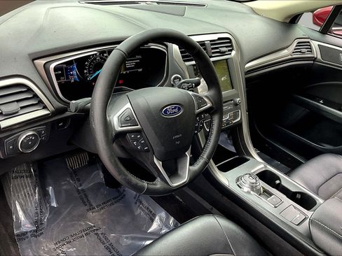 Used 2017 Ford Fusion SE w/ Equipment Group 201A FWD image 18