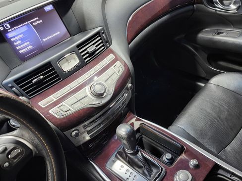 Used 2019 INFINITI Q70 Luxe image 32