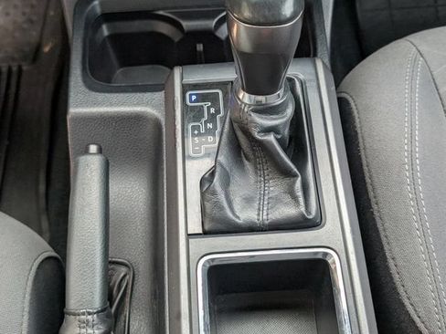 Used 2019 Toyota Tacoma TRD Off-Road w/ Technology Package AWD/4WD image 10