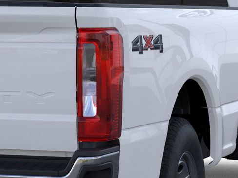 New 2026 Ford F250 XL w/ XL Chrome Package image 21
