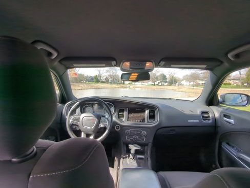 Used 2015 Dodge Charger SXT image 13