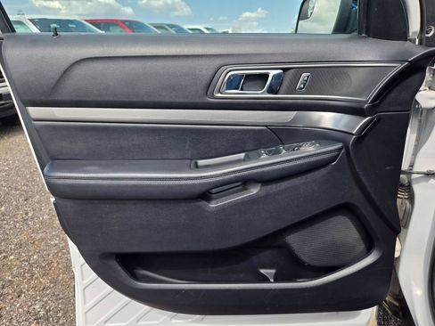 Used 2018 Ford Explorer XLT w/ Equipment Group 202A FWD image 13