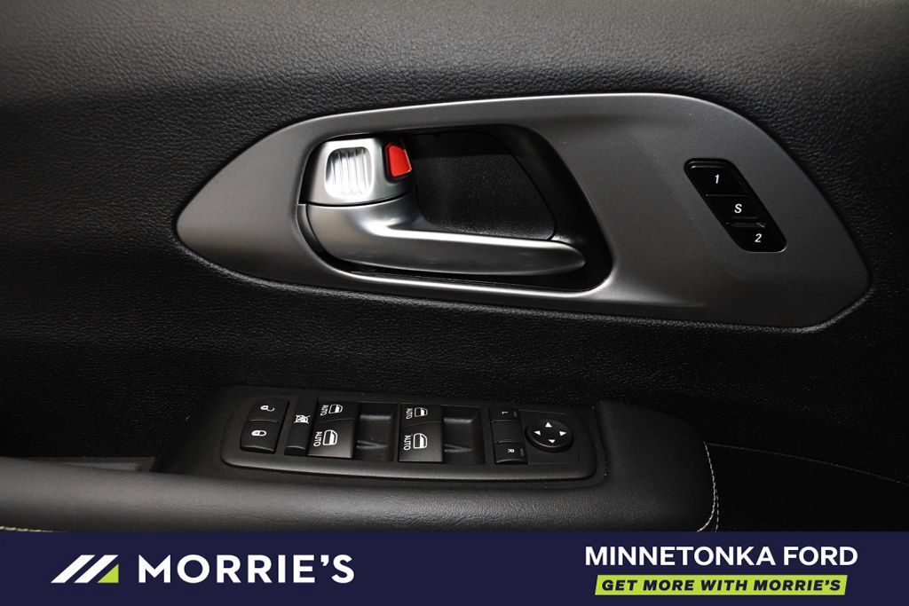 Used 2026 Chrysler Pacifica Select w/ S Appearance Package FWD image 16