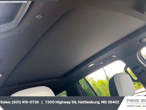 Used 2025 Chevrolet Traverse High Country FWD image 16