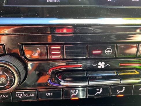 Used 2024 Jeep Grand Cherokee Altitude image 27