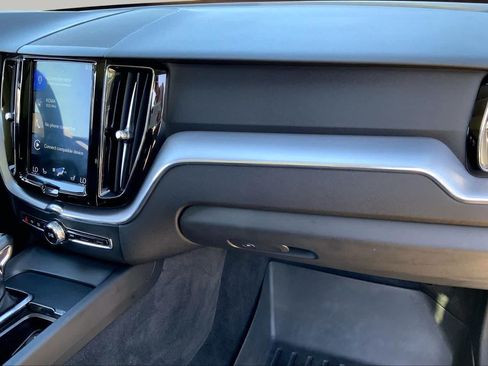 Used 2020 Volvo XC60 T5 Momentum AWD/4WD image 18