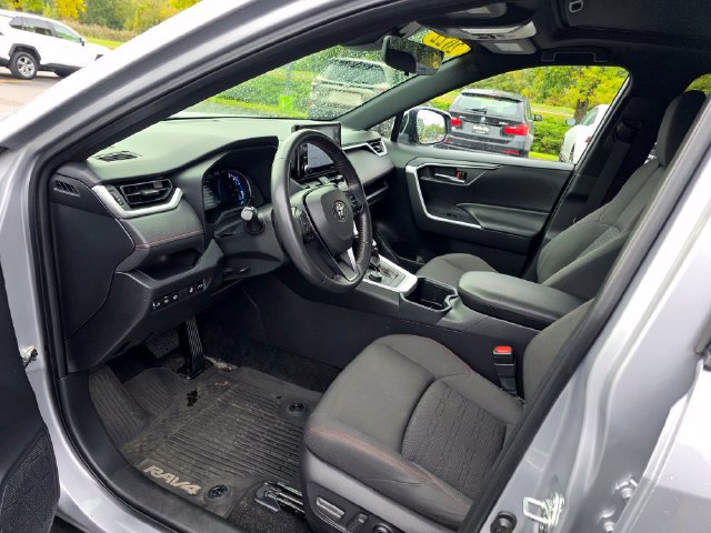 Used 2022 Toyota RAV4 SE w/ Weather & Moonroof Package AWD/4WD image 15