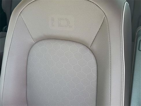 New 2025 Volkswagen ID. Buzz Pro S image 27