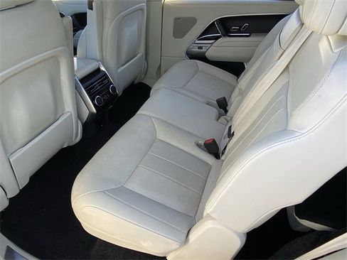 Used 2023 Land Rover Range Rover Long Wheelbase SE image 24