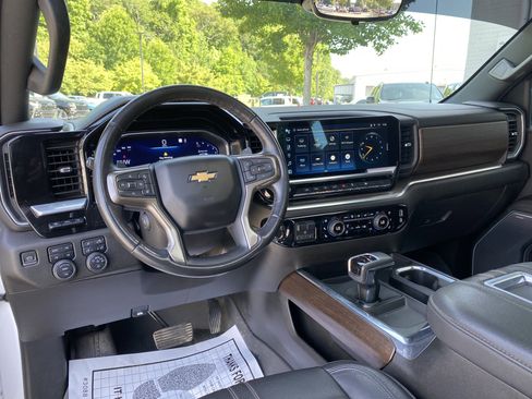 Used 2022 Chevrolet Silverado 1500 High Country w/ High Country Premium Package AWD/4WD image 37