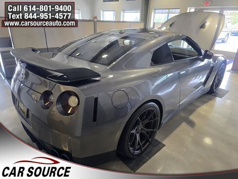 Used 2009 Nissan GT-R Premium image 13