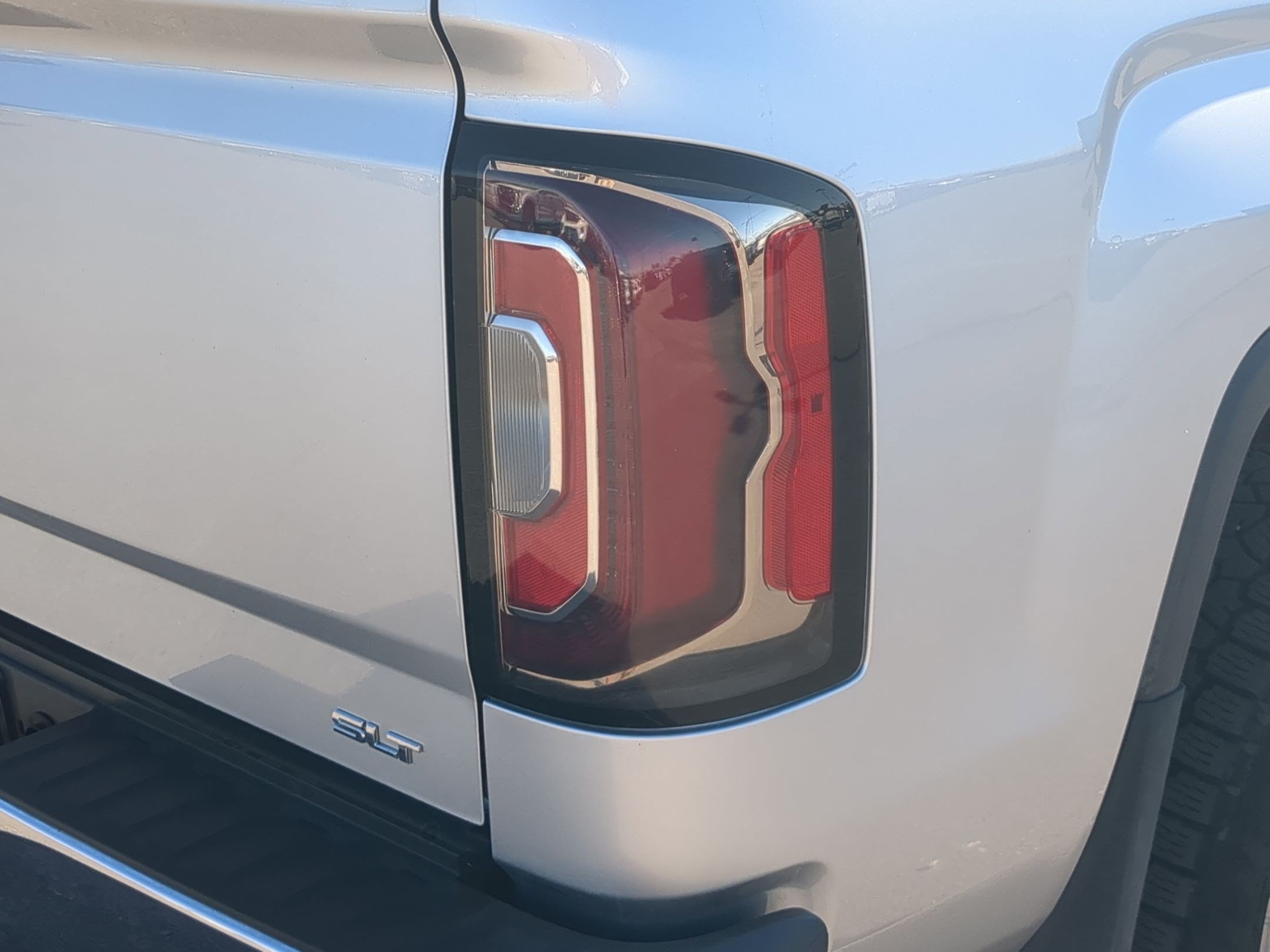 Used 2018 GMC Sierra 1500 SLT w/ SLT Premium Package AWD/4WD image 11