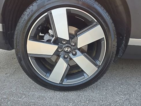 Certified 2025 Hyundai Santa Fe Limited AWD/4WD image 9