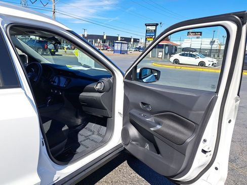 Used 2023 Nissan Kicks SV FWD image 16