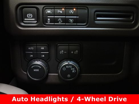 Used 2023 Chevrolet Tahoe Z71 w/ Luxury Package image 28