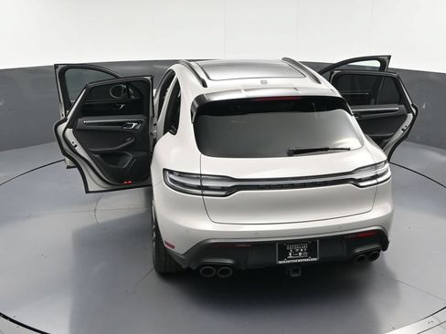 Certified 2023 Porsche Macan Turbo AWD/4WD image 33