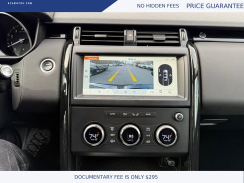 Used 2019 Land Rover Discovery SE image 16