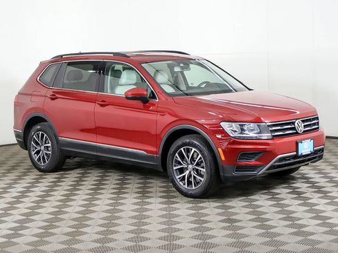 Used 2018 Volkswagen Tiguan SE AWD/4WD image 2