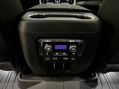 New 2026 GMC Yukon Denali w/ Denali Reserve Package AWD/4WD image 32