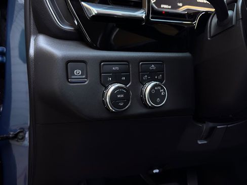 Used 2024 GMC Sierra 1500 SLE image 17