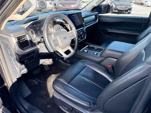 Used 2023 Ford Expedition XLT image 25