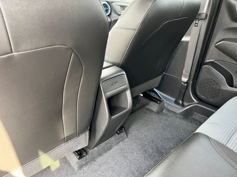 Used 2025 Chevrolet Trax LT FWD image 25