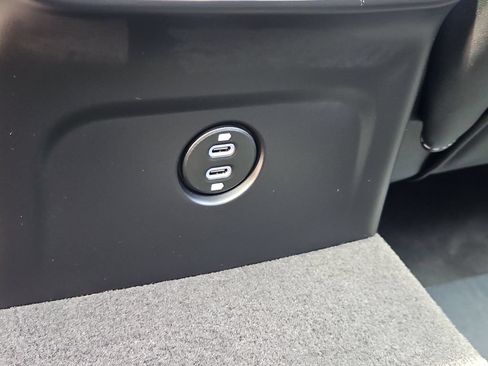 Certified 2026 Porsche Macan AWD/4WD image 23