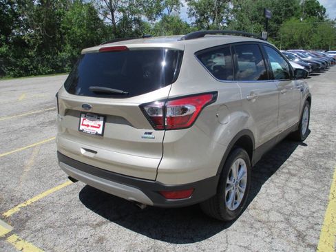 Used 2018 Ford Escape SE w/ Ford Safe & Smart Package FWD image 3