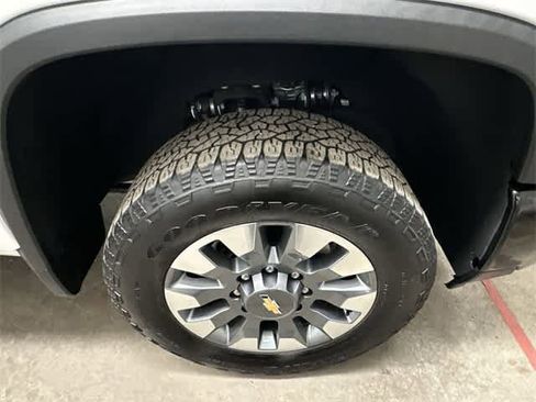 Used 2024 Chevrolet Silverado 2500 Custom w/ Custom Convenience Package image 5