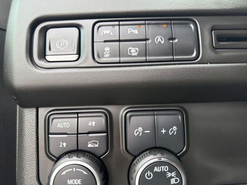 Used 2023 Chevrolet Tahoe LT w/ Luxury Package AWD/4WD image 26