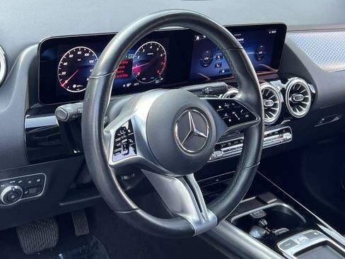 Used 2025 Mercedes-Benz GLA 250 4MATIC image 21