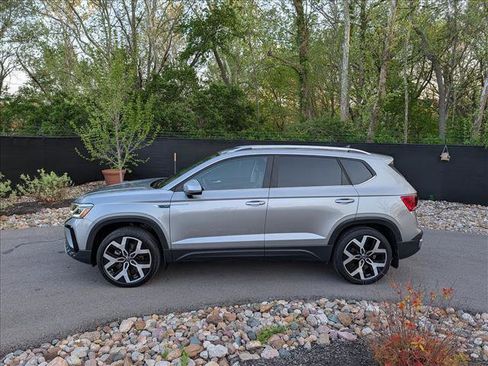 Certified 2023 Volkswagen Taos SEL AWD/4WD image 2